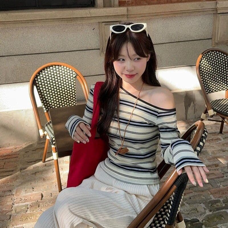원본 품질 대외 무역 한국 스타일 새로운 배색 스트라이프 긴팔 티셔츠 여성 가을 비스듬한 어깨 학생 몸매 가꾸기 맨위 상세 이미지 15