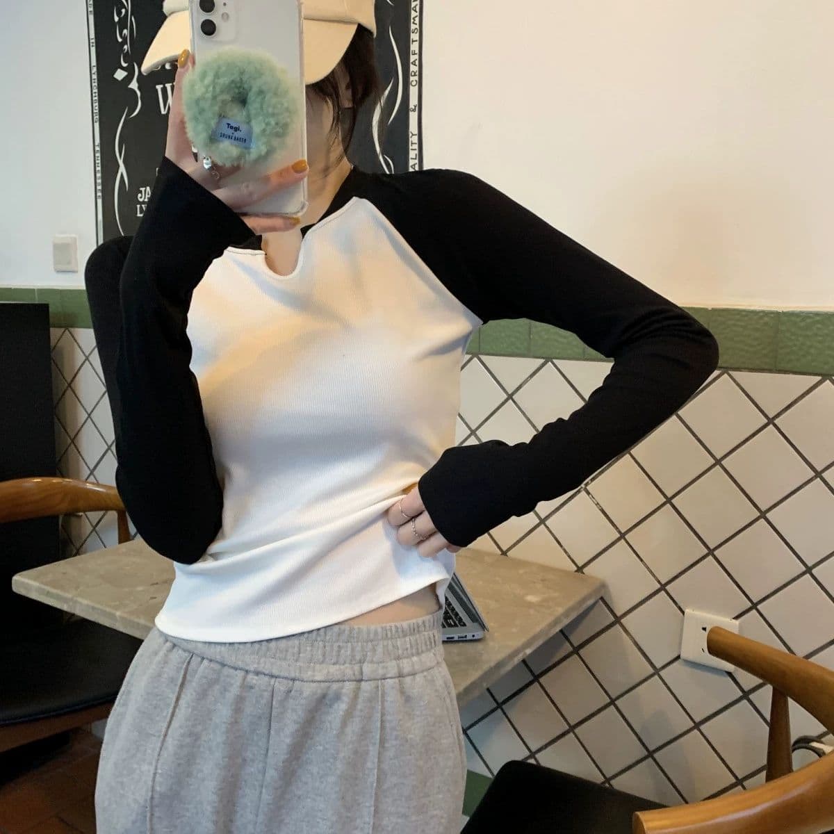 원본 품질 대외 무역 한국 스타일 새로운 리브 배색 반 개방 칼라 몸매 가꾸기 긴팔 티셔츠 여성 의류 이른 가을 맨위 이미지 2