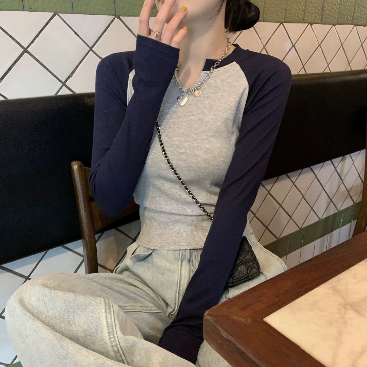 원본 품질 대외 무역 한국 스타일 새로운 리브 배색 반 개방 칼라 몸매 가꾸기 긴팔 티셔츠 여성 의류 이른 가을 맨위 이미지 3