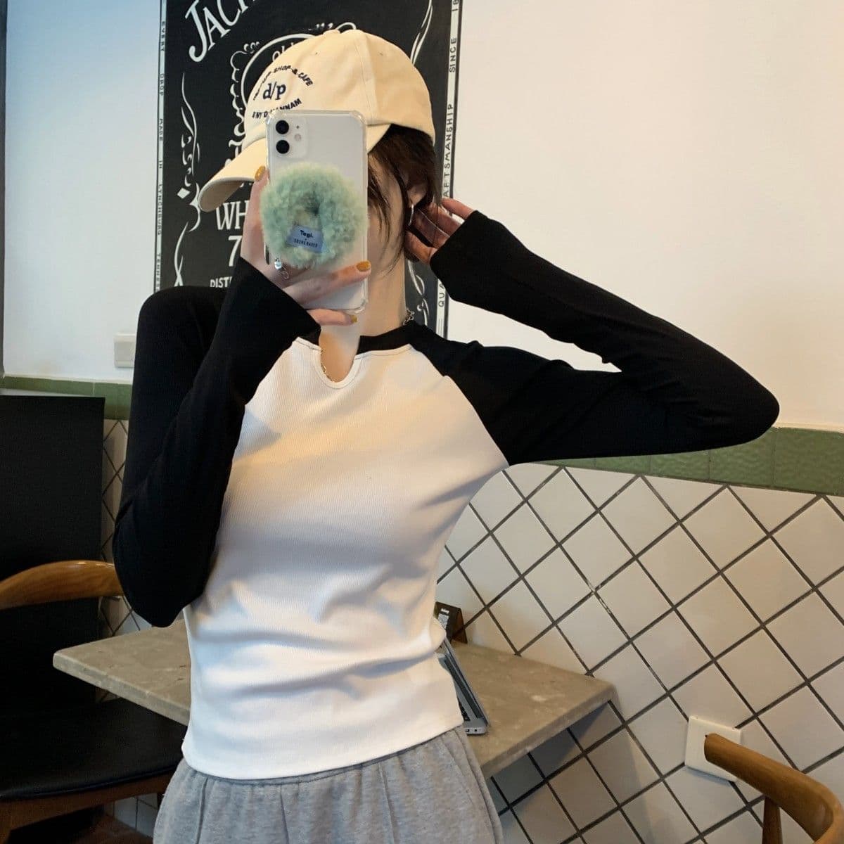 원본 품질 대외 무역 한국 스타일 새로운 리브 배색 반 개방 칼라 몸매 가꾸기 긴팔 티셔츠 여성 의류 이른 가을 맨위 상세 이미지 6