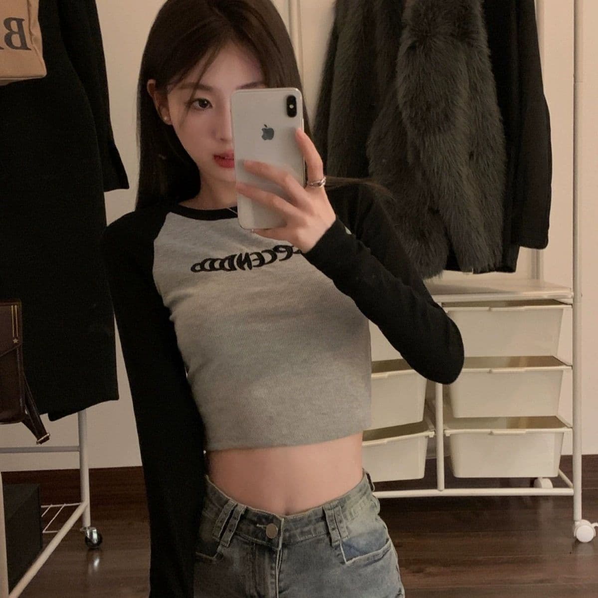 원본 품질 대외 무역 한국 스타일 새로운 리브 자수 긴팔 티셔츠 여성 가을 몸매 가꾸기 쇼트 스타일 만나는 맨위