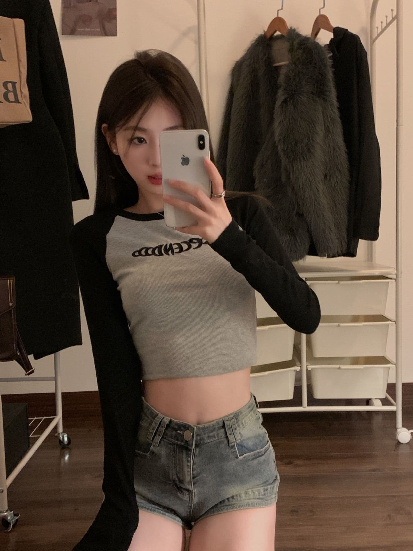 원본 품질 대외 무역 한국 스타일 새로운 리브 자수 긴팔 티셔츠 여성 가을 몸매 가꾸기 쇼트 스타일 만나는 맨위 상세 이미지 3