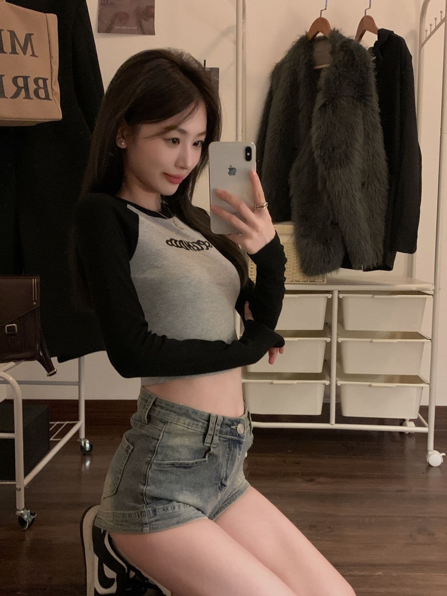 원본 품질 대외 무역 한국 스타일 새로운 리브 자수 긴팔 티셔츠 여성 가을 몸매 가꾸기 쇼트 스타일 만나는 맨위 상세 이미지 4