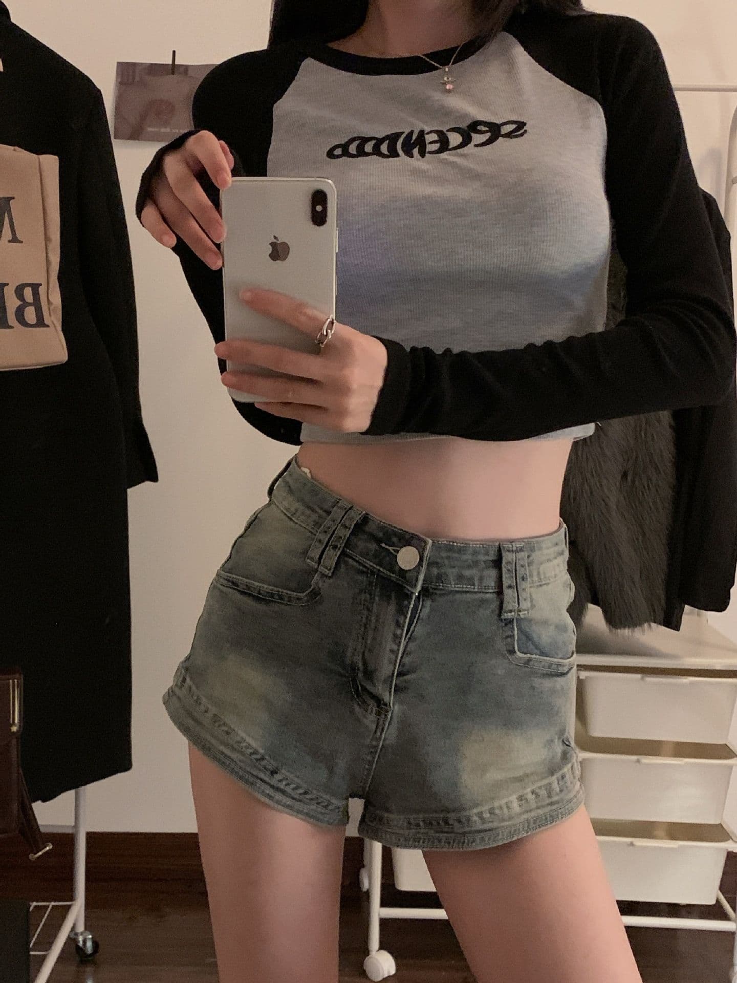 원본 품질 대외 무역 한국 스타일 새로운 리브 자수 긴팔 티셔츠 여성 가을 몸매 가꾸기 쇼트 스타일 만나는 맨위 상세 이미지 9