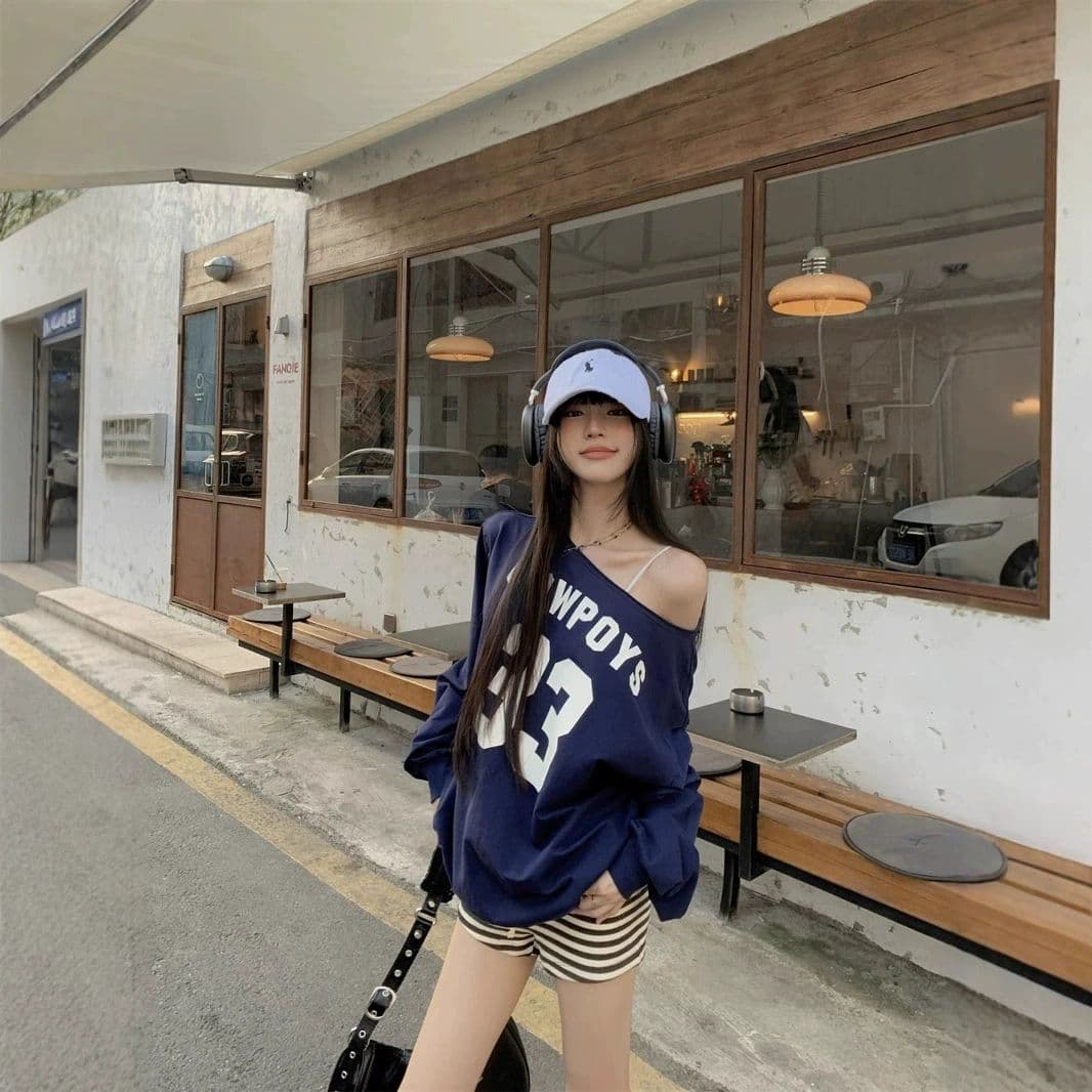 있음 선적 원본 대외 무역 한국 스타일 물고기 규모 알파벳 프린트 비스듬한 어깨 후드티 여성 가을 루즈핏 긴팔 오프숄더 이미지 3
