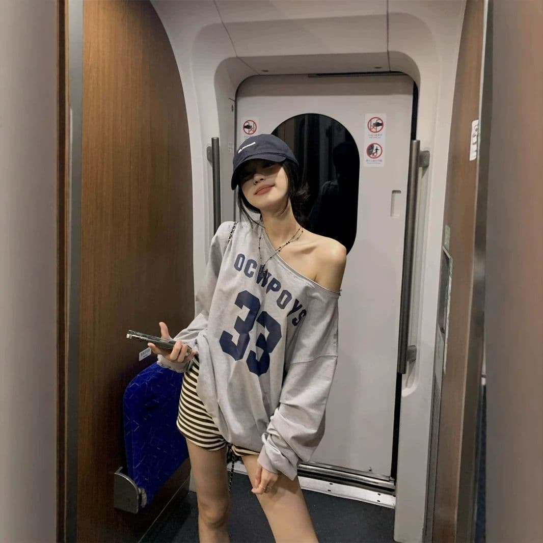 있음 선적 원본 대외 무역 한국 스타일 물고기 규모 알파벳 프린트 비스듬한 어깨 후드티 여성 가을 루즈핏 긴팔 오프숄더 이미지 2