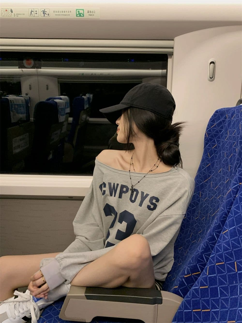 있음 선적 원본 대외 무역 한국 스타일 물고기 규모 알파벳 프린트 비스듬한 어깨 후드티 여성 가을 루즈핏 긴팔 오프숄더 상세 이미지 2