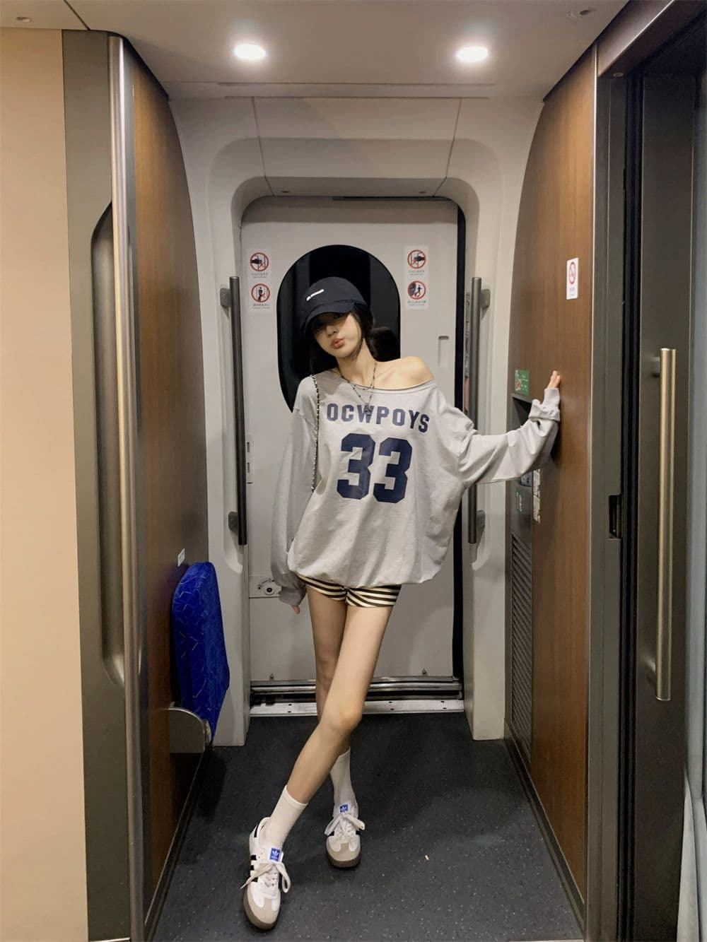 있음 선적 원본 대외 무역 한국 스타일 물고기 규모 알파벳 프린트 비스듬한 어깨 후드티 여성 가을 루즈핏 긴팔 오프숄더 상세 이미지 5