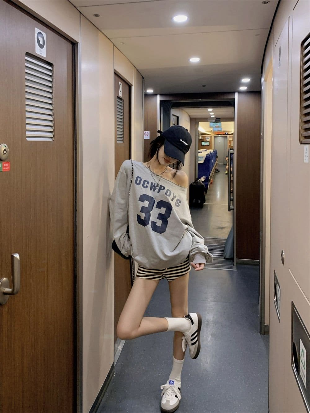 있음 선적 원본 대외 무역 한국 스타일 물고기 규모 알파벳 프린트 비스듬한 어깨 후드티 여성 가을 루즈핏 긴팔 오프숄더 상세 이미지 8