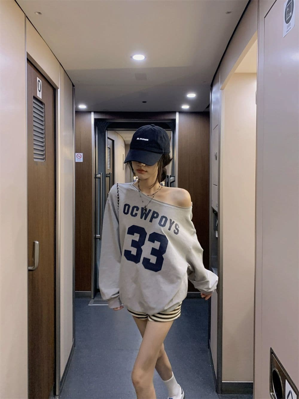있음 선적 원본 대외 무역 한국 스타일 물고기 규모 알파벳 프린트 비스듬한 어깨 후드티 여성 가을 루즈핏 긴팔 오프숄더 상세 이미지 10
