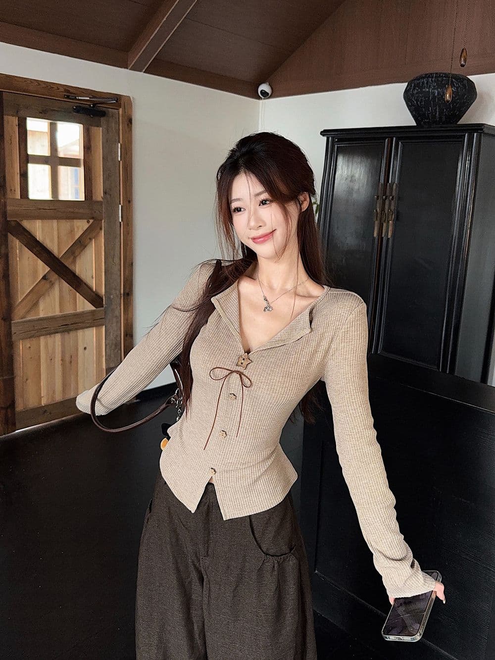 원본 품질 Chic 나비 매듭 V넥 긴팔 티셔츠 여성 가을 달콤한 매운맛 몸매 가꾸기 디자인 센스 인사이드 잡아라. 의류 상세 이미지 6