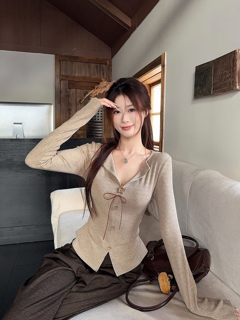 원본 품질 Chic 나비 매듭 V넥 긴팔 티셔츠 여성 가을 달콤한 매운맛 몸매 가꾸기 디자인 센스 인사이드 잡아라. 의류 상세 이미지 7
