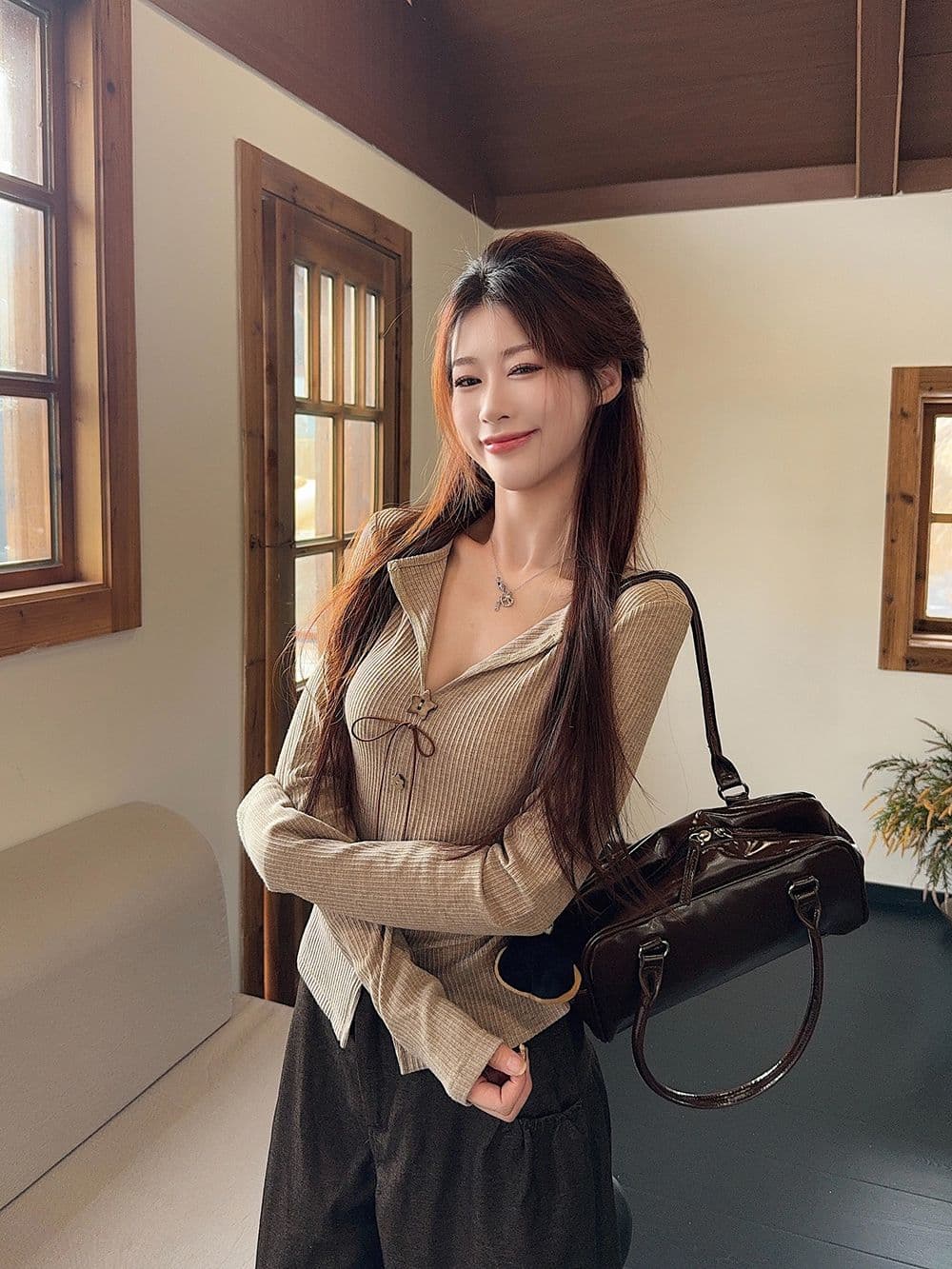 원본 품질 Chic 나비 매듭 V넥 긴팔 티셔츠 여성 가을 달콤한 매운맛 몸매 가꾸기 디자인 센스 인사이드 잡아라. 의류 상세 이미지 9