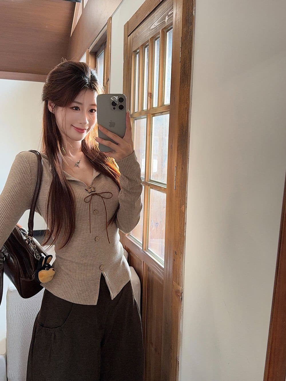 원본 품질 Chic 나비 매듭 V넥 긴팔 티셔츠 여성 가을 달콤한 매운맛 몸매 가꾸기 디자인 센스 인사이드 잡아라. 의류 상세 이미지 13