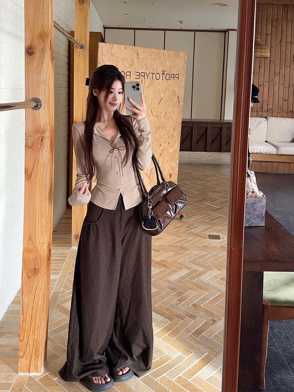 원본 품질 Chic 나비 매듭 V넥 긴팔 티셔츠 여성 가을 달콤한 매운맛 몸매 가꾸기 디자인 센스 인사이드 잡아라. 의류 상세 이미지 14