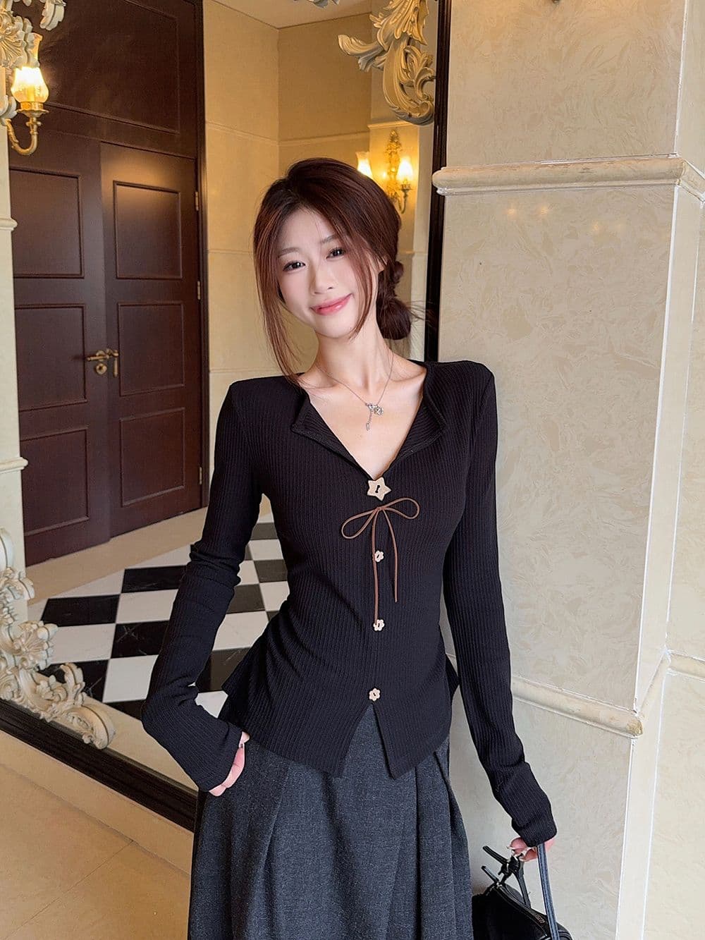 원본 품질 Chic 나비 매듭 V넥 긴팔 티셔츠 여성 가을 달콤한 매운맛 몸매 가꾸기 디자인 센스 인사이드 잡아라. 의류 상세 이미지 23