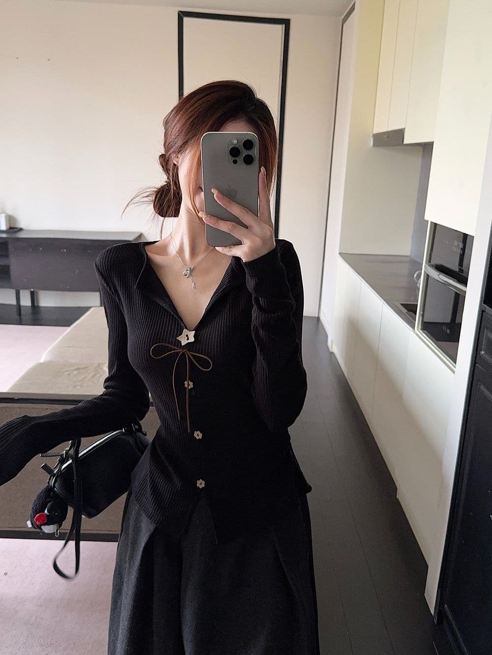 원본 품질 Chic 나비 매듭 V넥 긴팔 티셔츠 여성 가을 달콤한 매운맛 몸매 가꾸기 디자인 센스 인사이드 잡아라. 의류 상세 이미지 24