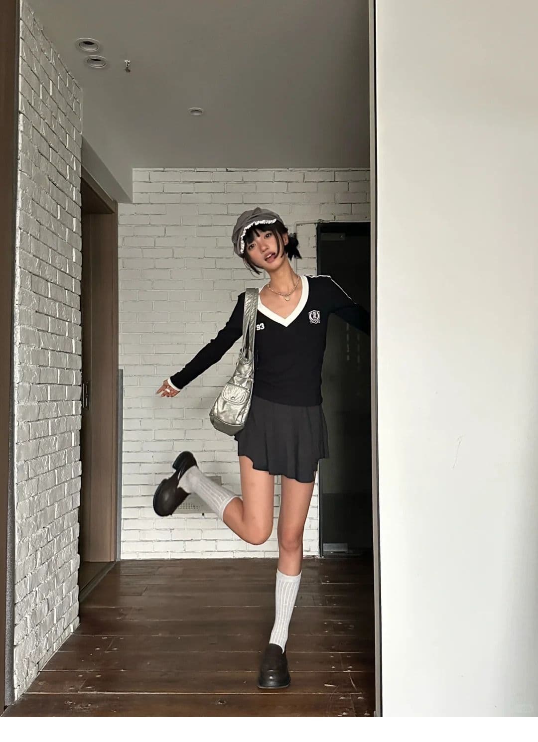 있음 선적 경관 그림 대외 무역 원본 품질 한국 스타일 배색 트리플 바 핫걸 V넥 긴팔 티셔츠 기본 셔츠 상세 이미지 6