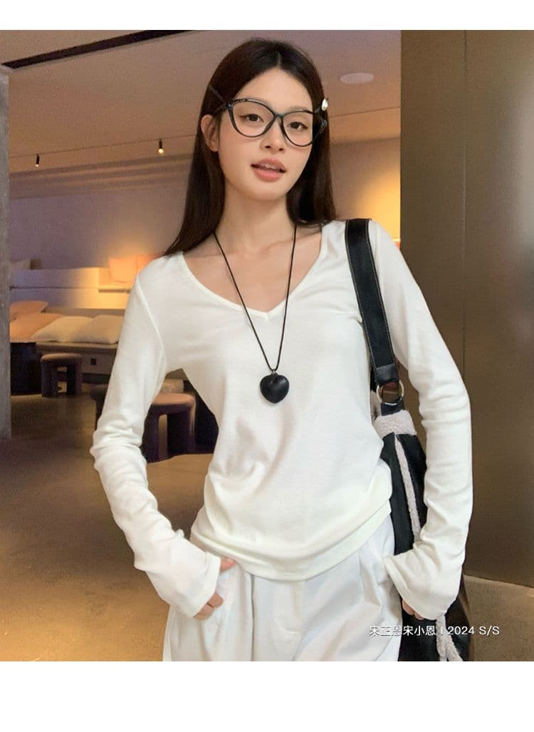 모달 V넥 긴팔 티셔츠 여성 가을 단색 긍정적 인 어깨 슬림해 보이는 몸매 가꾸기 인사이드 가져 가라. 기본 셔츠 맨위 상세 이미지 10