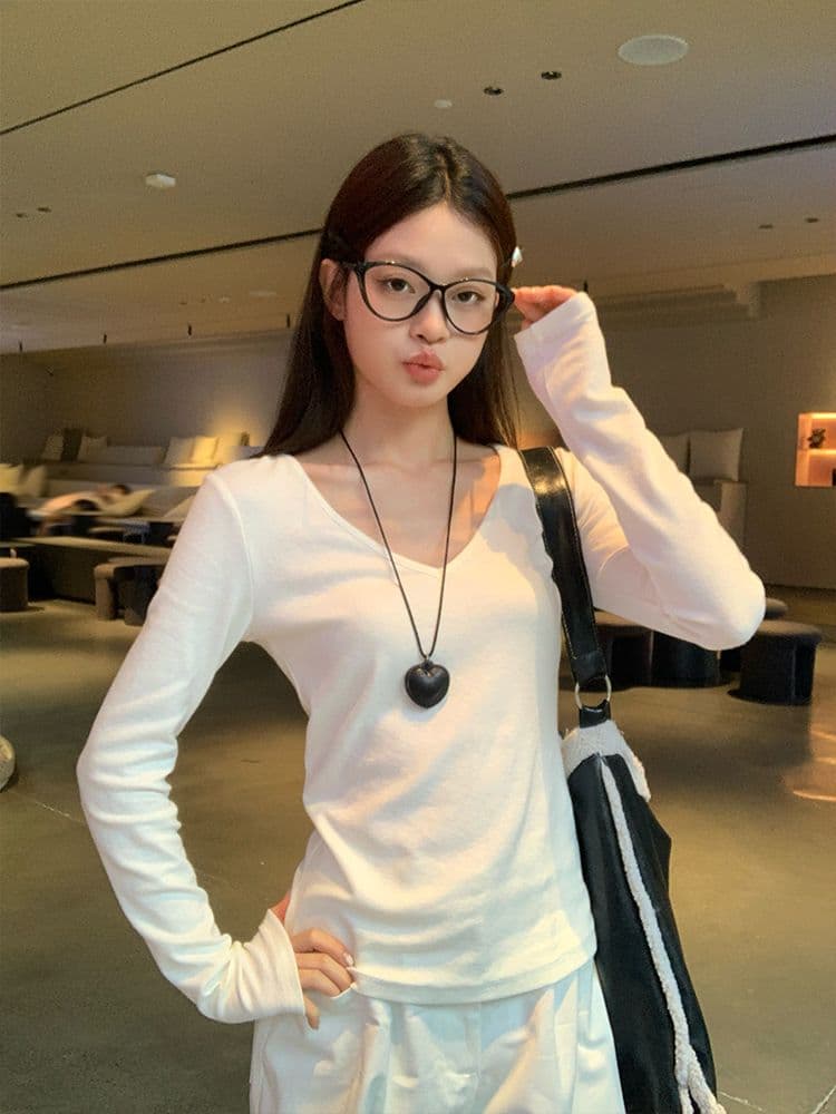 모달 V넥 긴팔 티셔츠 여성 가을 단색 긍정적 인 어깨 슬림해 보이는 몸매 가꾸기 인사이드 가져 가라. 기본 셔츠 맨위 상세 이미지 11