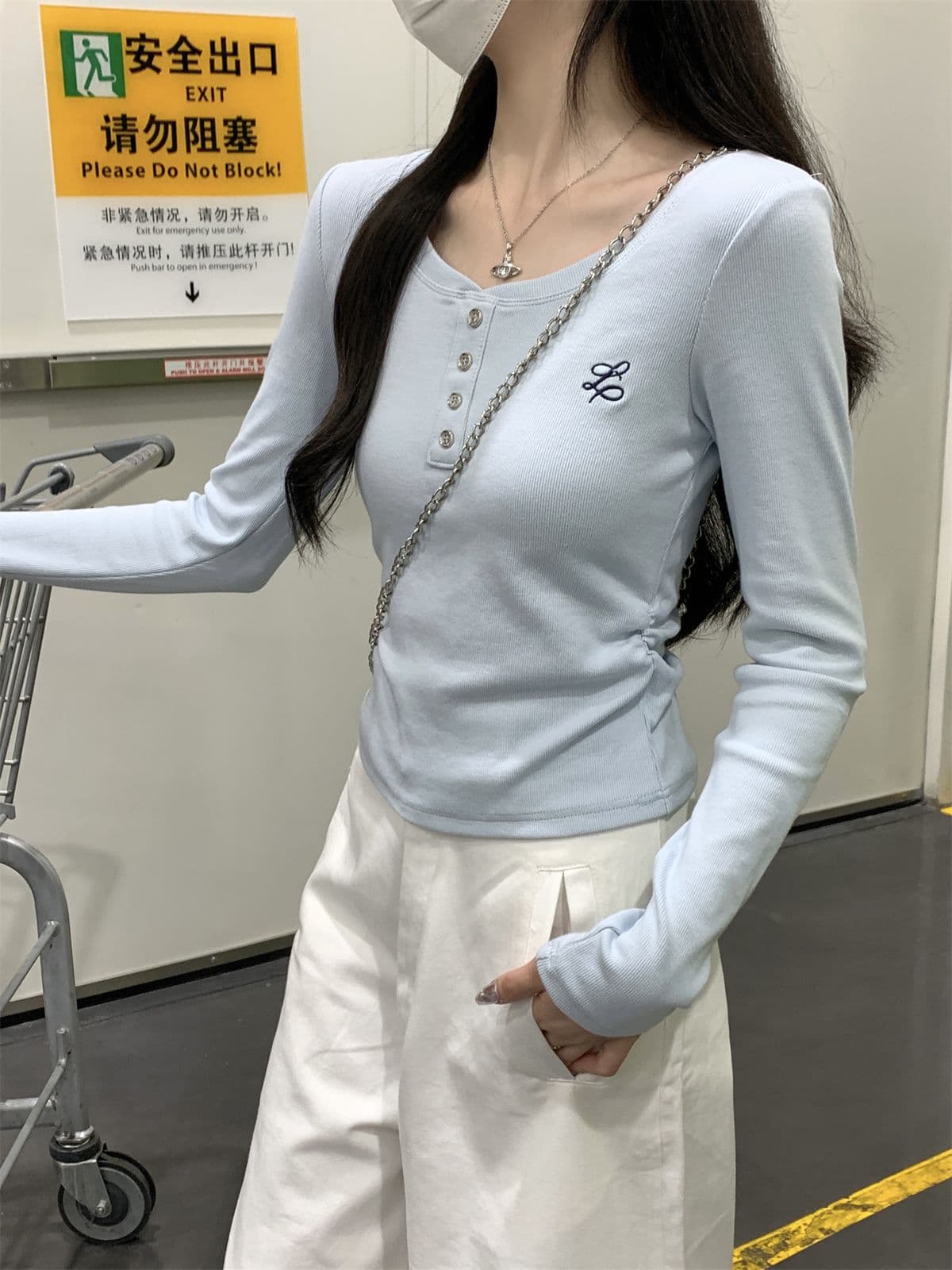 모달 miu 부드러운 카드 허리 주름 맨위 2026 가을 긍정적 인 어깨 자수 단추 티셔츠 긴팔 기본 셔츠 상세 이미지 2