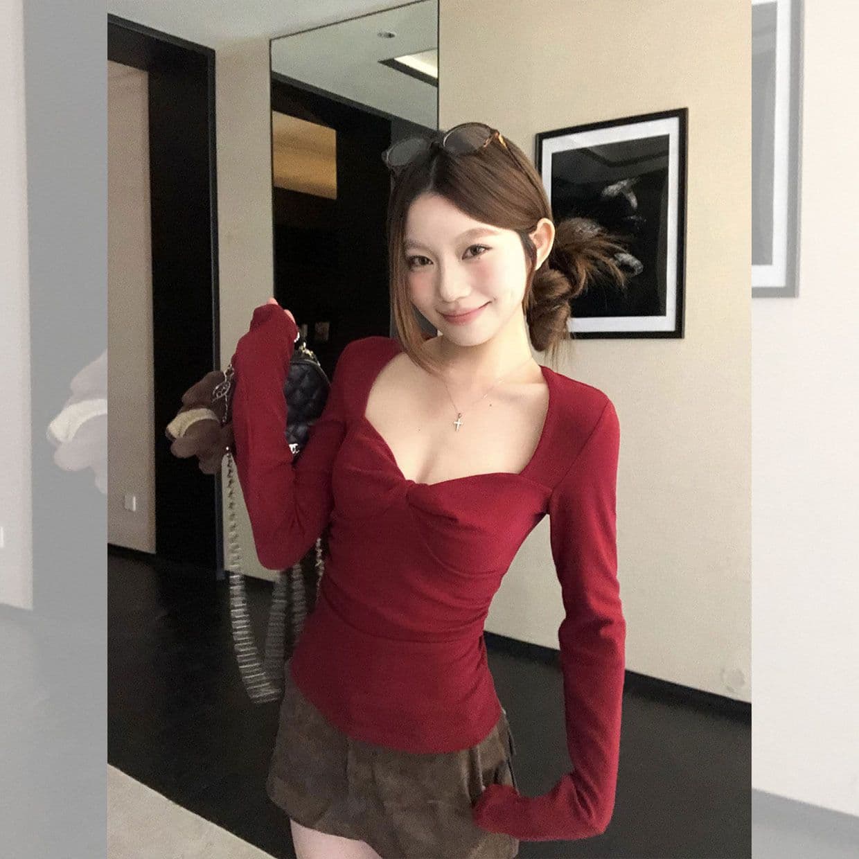 사람들 면 빨간색 인사이드 가져 가라. 수 있습니다. 외출용 기본 셔츠 긴팔 티셔츠 여성 가을 비틀림 V넥 몸매 가꾸기 핫걸 맨위 상세 이미지 2