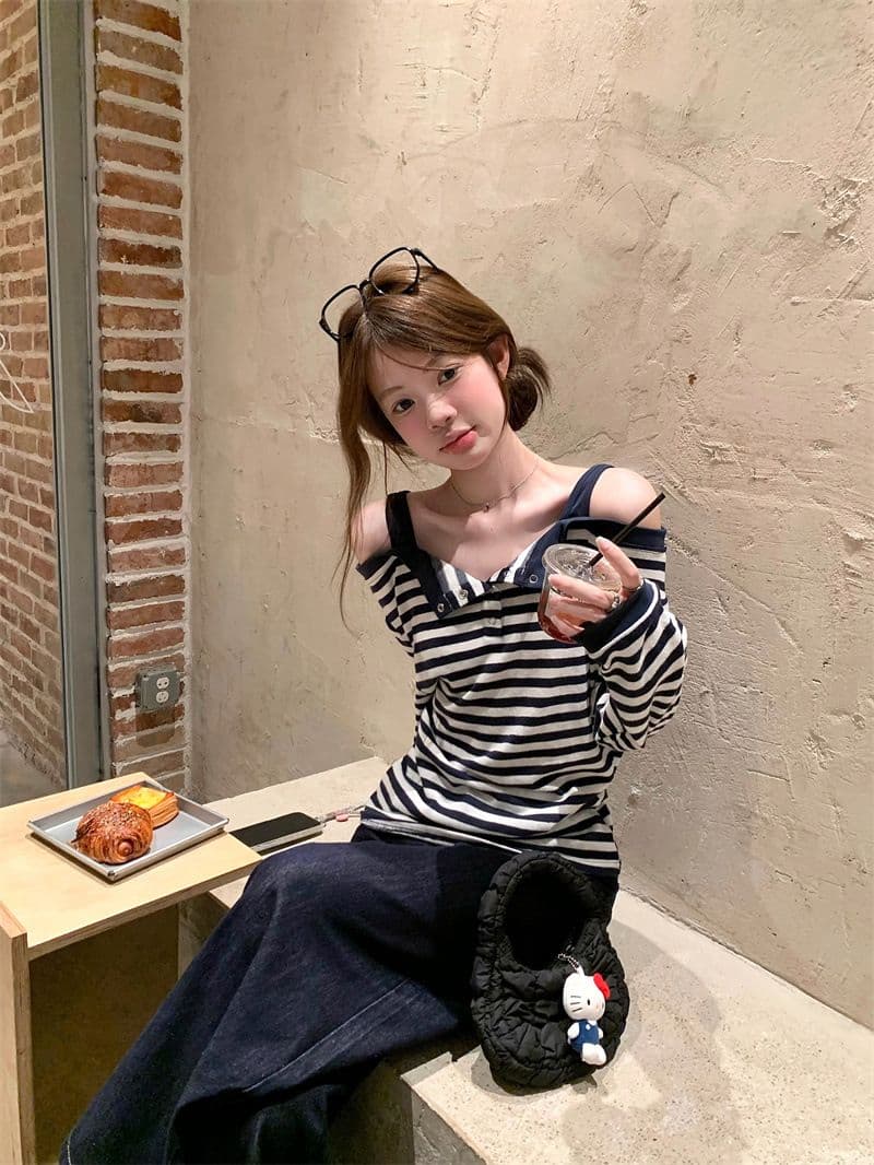 원본 대외 무역 한국 스타일 가을 새로운 느긋한 바람 스트라이프 반 개방 칼라 오프숄더 긴팔 티셔츠 여성 이미지 4