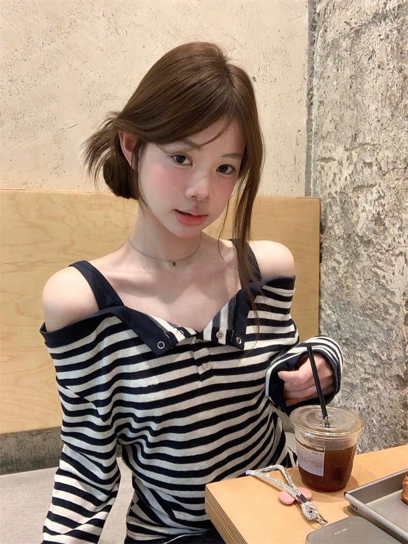 원본 대외 무역 한국 스타일 가을 새로운 느긋한 바람 스트라이프 반 개방 칼라 오프숄더 긴팔 티셔츠 여성 상세 이미지 3