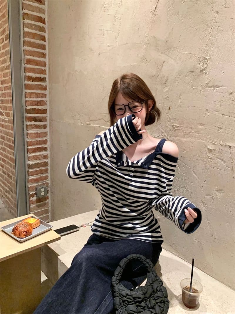 원본 대외 무역 한국 스타일 가을 새로운 느긋한 바람 스트라이프 반 개방 칼라 오프숄더 긴팔 티셔츠 여성 상세 이미지 6