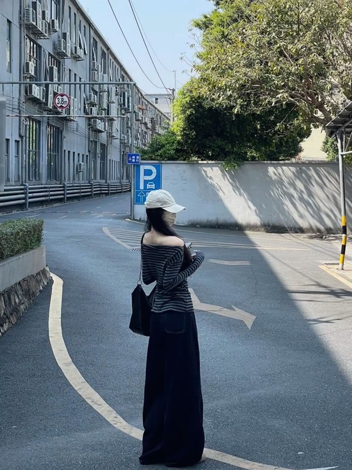 원본 대외 무역 가을 새로운 오프숄더 스트라이프 섹션 긴팔 티셔츠 여성 몸매 가꾸기 비스듬한 어깨 이미지 3