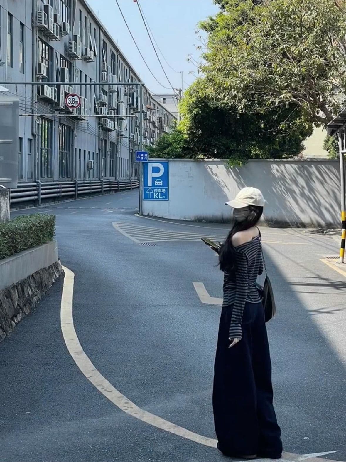 원본 대외 무역 가을 새로운 오프숄더 스트라이프 섹션 긴팔 티셔츠 여성 몸매 가꾸기 비스듬한 어깨 이미지 2