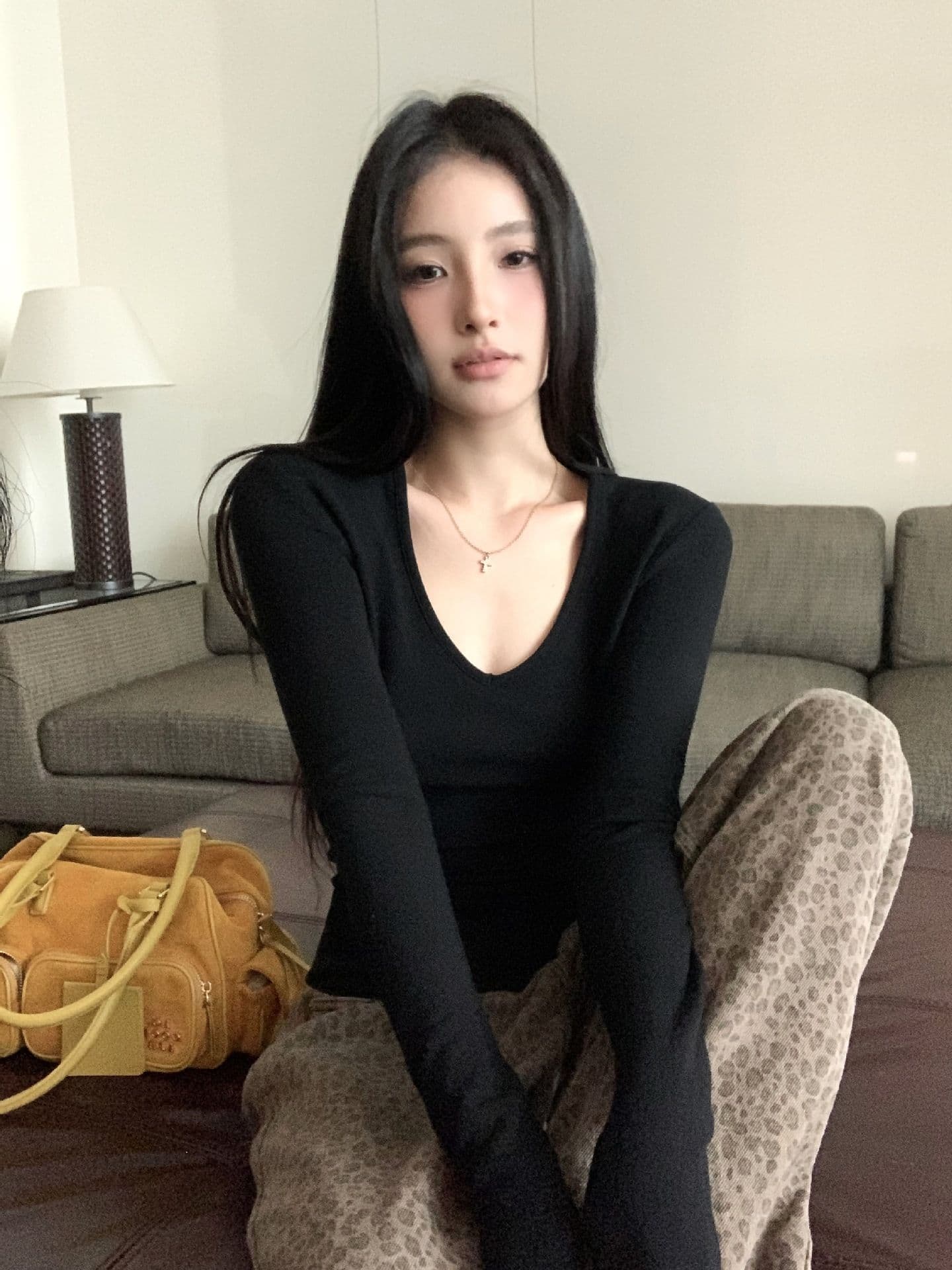 원본 대외 무역 한국 스타일 가을 새로운 De 플러시 V넥 긴팔 티셔츠 여성 몸매 가꾸기 맨위 상세 이미지 23