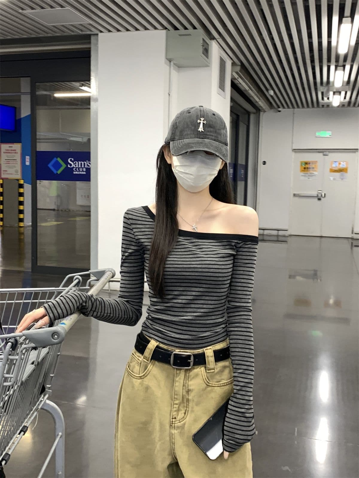 원본 대외 무역 한국 스타일 가을 새로운 구덩이 기사 스트라이프 비스듬한 어깨 긴팔 티셔츠 여성 불규칙 맨위 상세 이미지 10