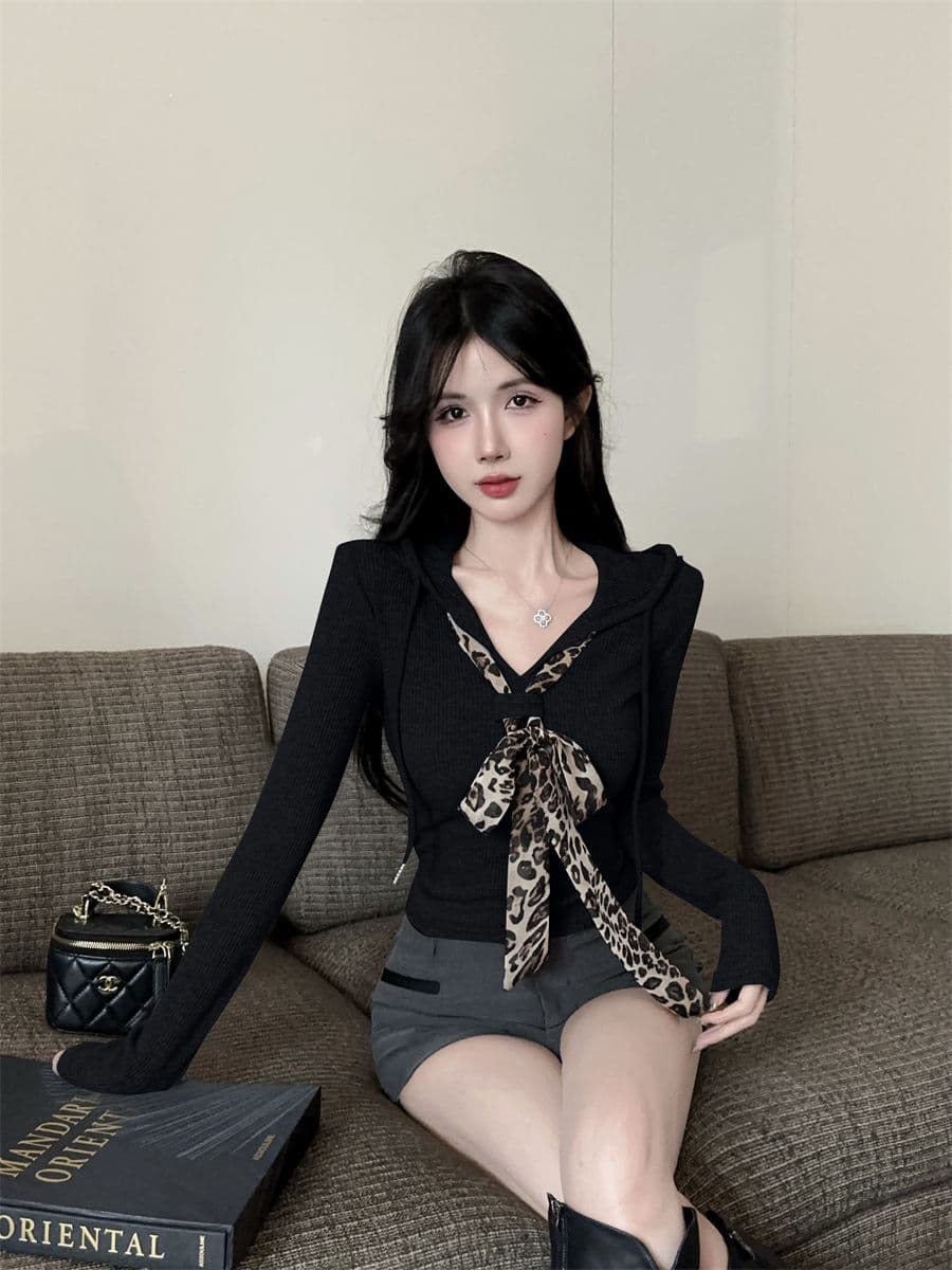 5 4 리브 V넥 레오파드 무늬 넥타이 패치워크 쇼트 스타일 긴팔 티셔츠 기본 셔츠 여성 가을 핫걸 후드 맨위 이미지 2