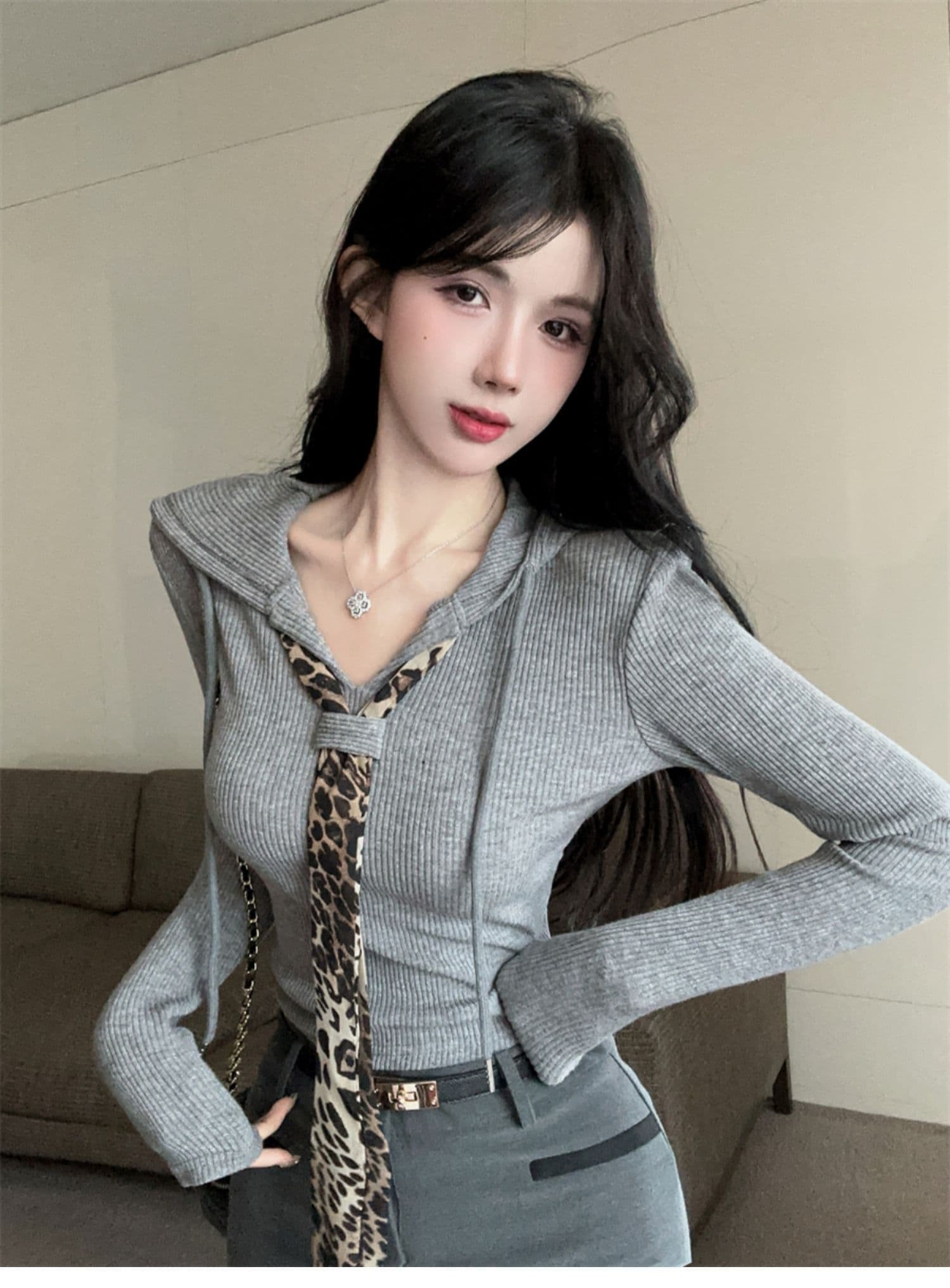 5 4 리브 V넥 레오파드 무늬 넥타이 패치워크 쇼트 스타일 긴팔 티셔츠 기본 셔츠 여성 가을 핫걸 후드 맨위