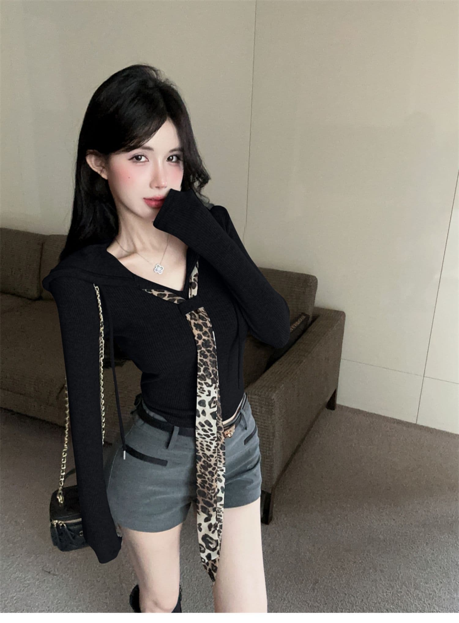 5 4 리브 V넥 레오파드 무늬 넥타이 패치워크 쇼트 스타일 긴팔 티셔츠 기본 셔츠 여성 가을 핫걸 후드 맨위 이미지 4