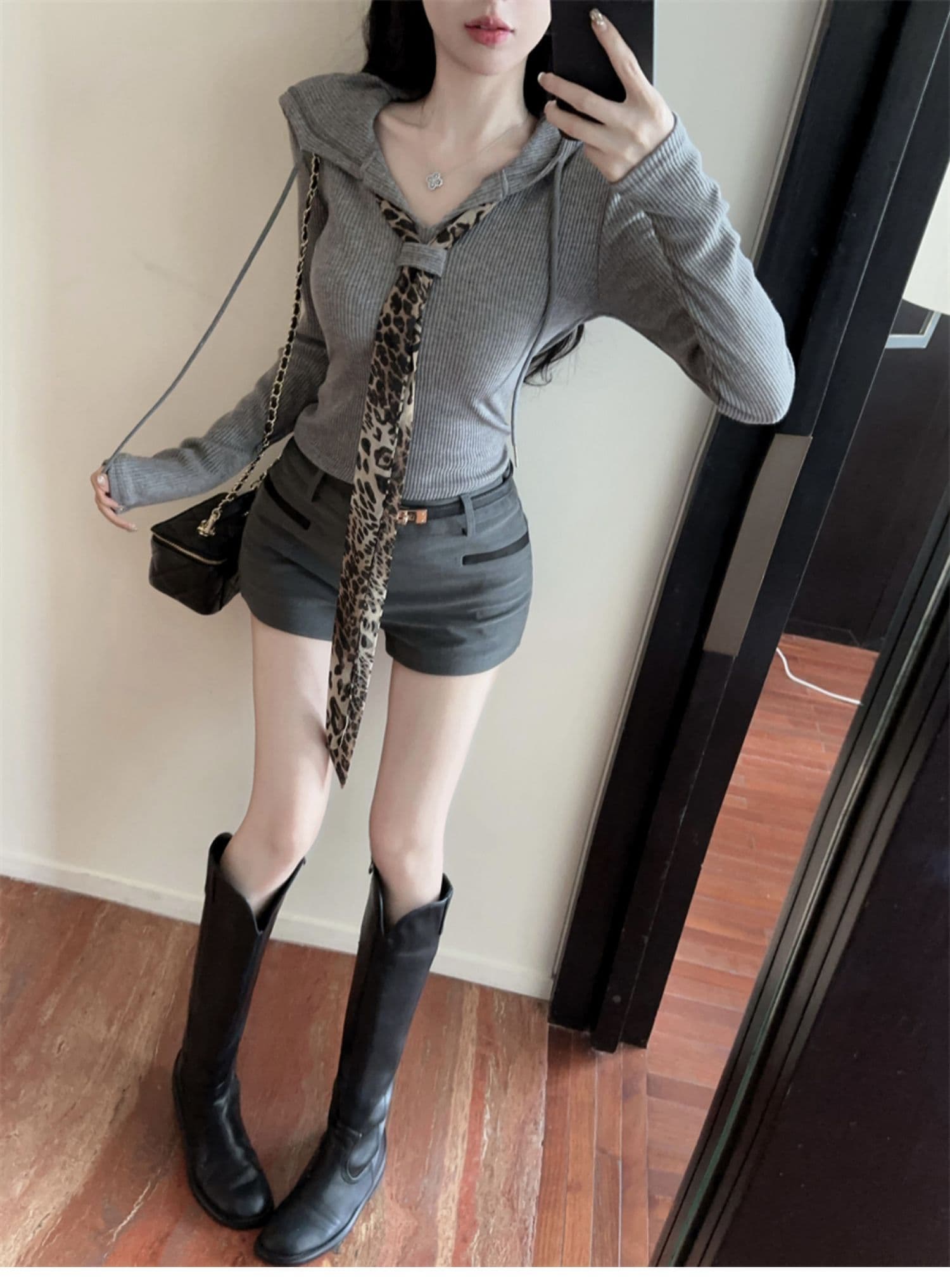 5 4 리브 V넥 레오파드 무늬 넥타이 패치워크 쇼트 스타일 긴팔 티셔츠 기본 셔츠 여성 가을 핫걸 후드 맨위 상세 이미지 3