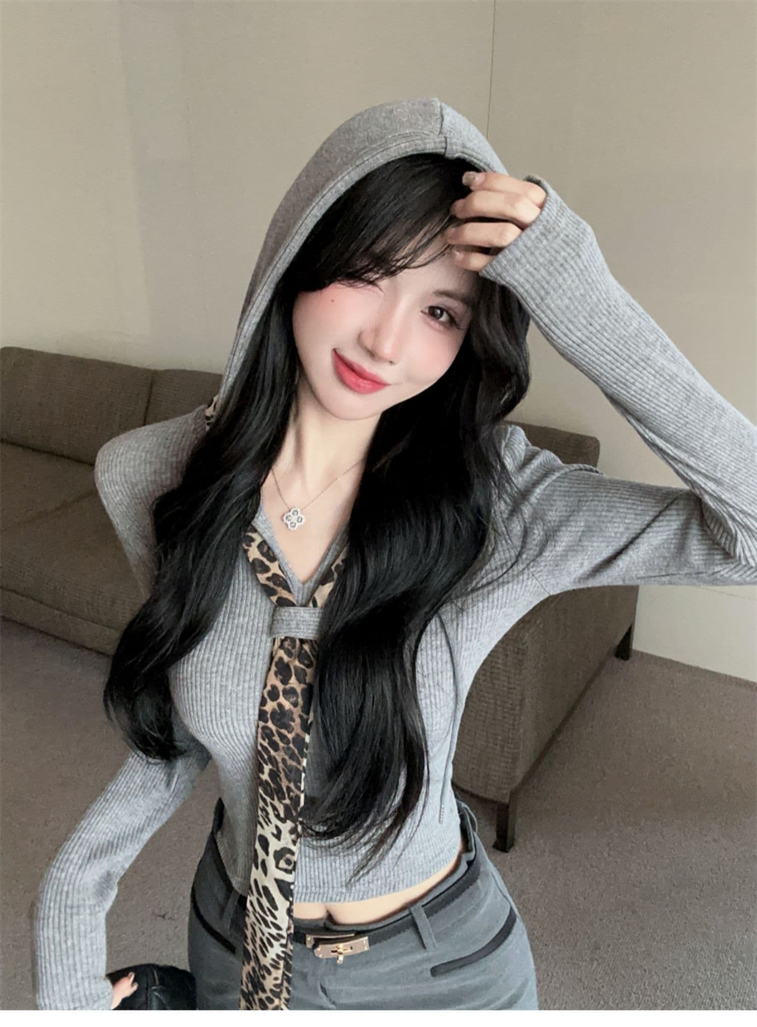 5 4 리브 V넥 레오파드 무늬 넥타이 패치워크 쇼트 스타일 긴팔 티셔츠 기본 셔츠 여성 가을 핫걸 후드 맨위 상세 이미지 4
