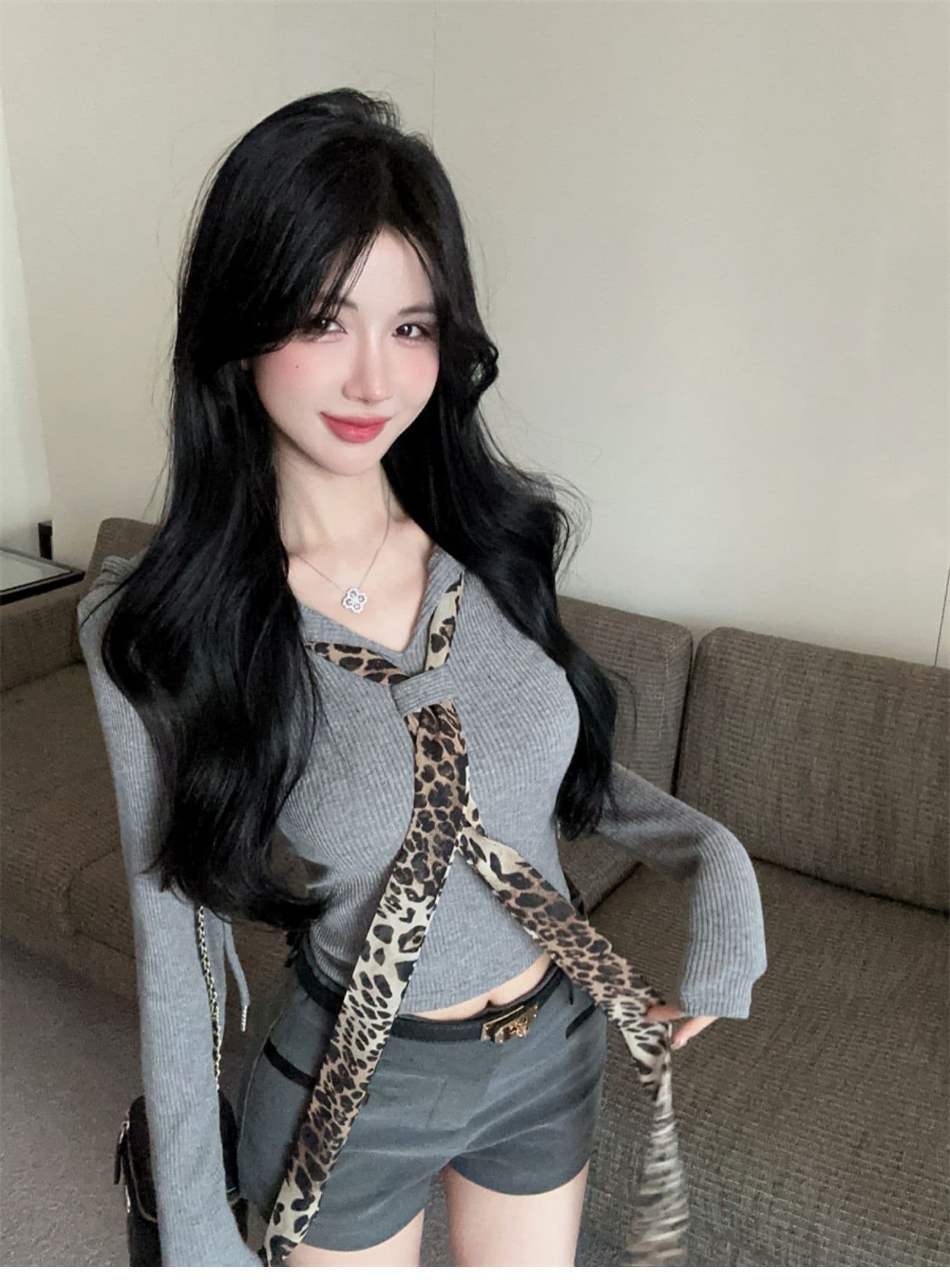 5 4 리브 V넥 레오파드 무늬 넥타이 패치워크 쇼트 스타일 긴팔 티셔츠 기본 셔츠 여성 가을 핫걸 후드 맨위 상세 이미지 11