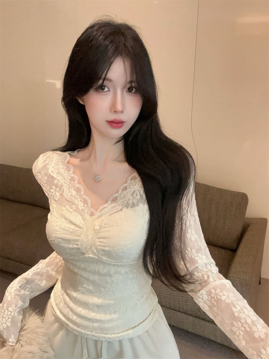 있음 선적 원본 원단 순수한 욕망 섹시함 V넥 홀로우 아웃 맨위 여성 가을 작은 샤넬 스타일 레이스 기본 셔츠 인사이드 가져 가라. 상세 이미지 2