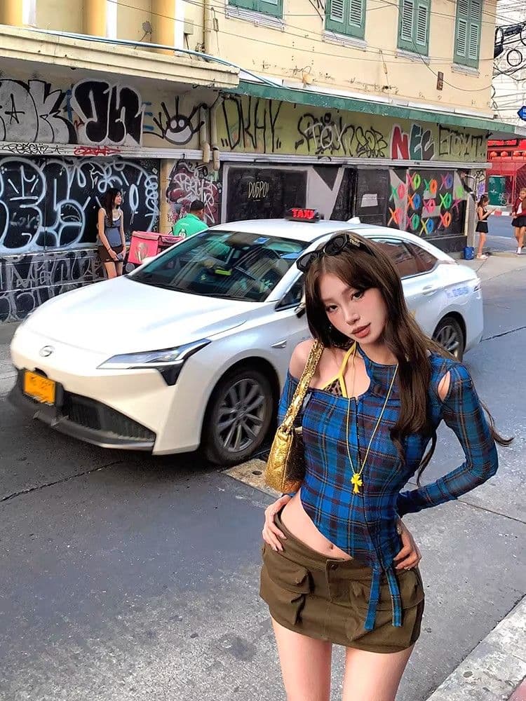 있음 선적 경관 그림 원본 것 파란색 체크무늬 불규칙 오프숄더 티셔츠 여성 몸매 가꾸기 긴팔 맨위 상세 이미지 5
