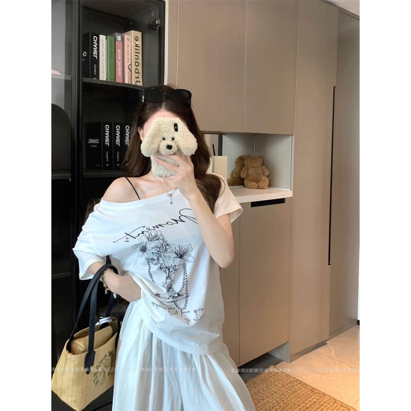 있음 선적 경관 그림 원본 품질 느긋한 바람 화이트 프린트 비스듬한 어깨 반팔 티셔츠 여성 상세 이미지 13