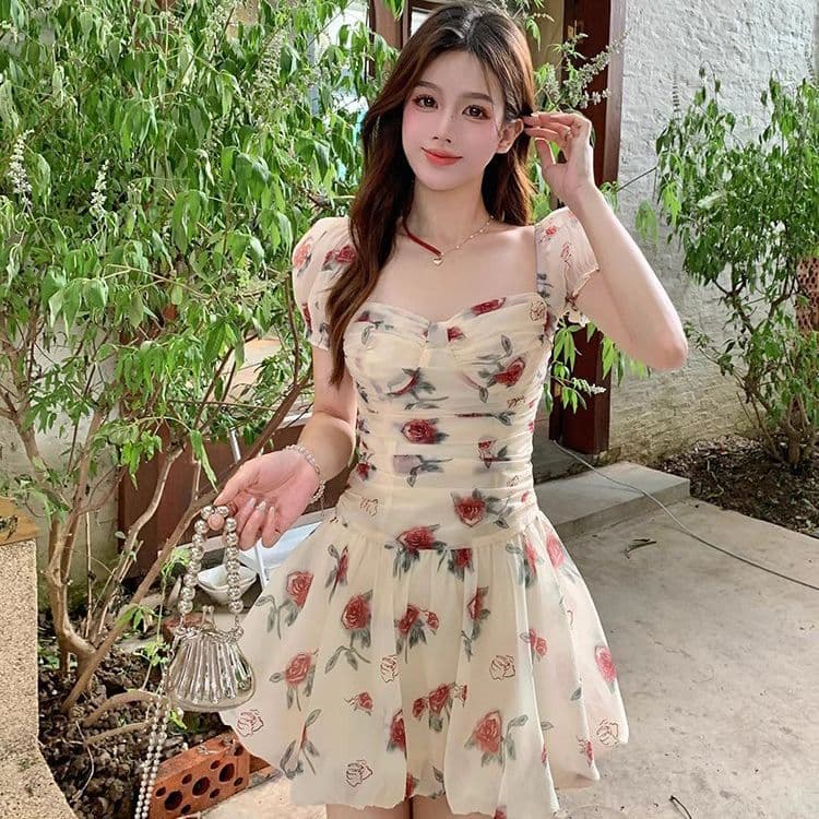 있음 선적 장미 꽃무늬 반팔 한 마디 여성 드레스 여름 새로운 거품 소매 고급 센스 퍼프 미니 스커트 이미지 3