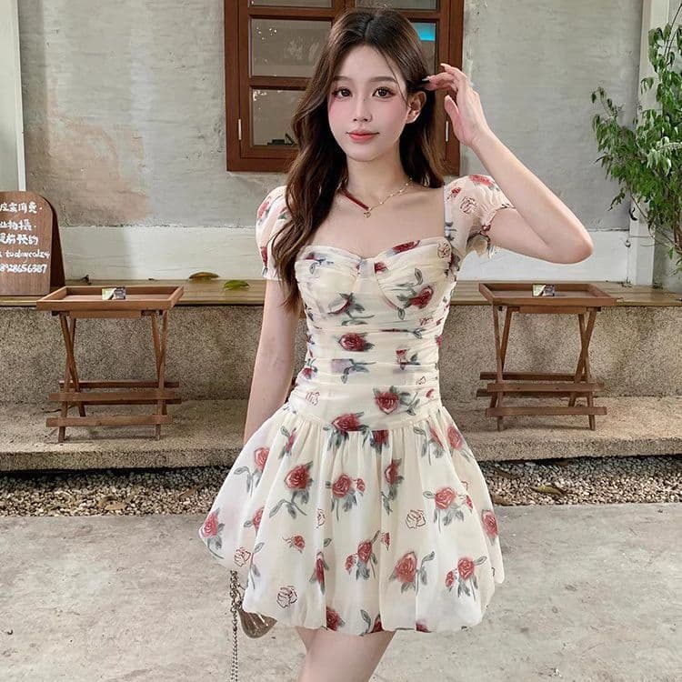 있음 선적 장미 꽃무늬 반팔 한 마디 여성 드레스 여름 새로운 거품 소매 고급 센스 퍼프 미니 스커트 이미지 2