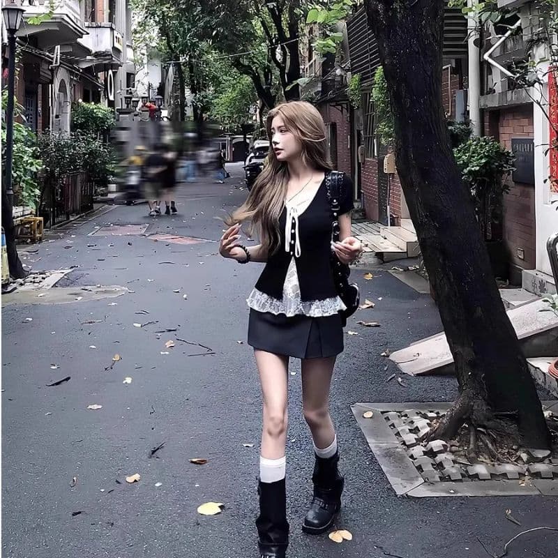있음 선적 와 사고 방식 한 부서 핫걸 페이크 레이어드 V넥 레이스 반팔 티셔츠 여성 여름 몸매 가꾸기 허리 수축 맨위 상세 이미지 4