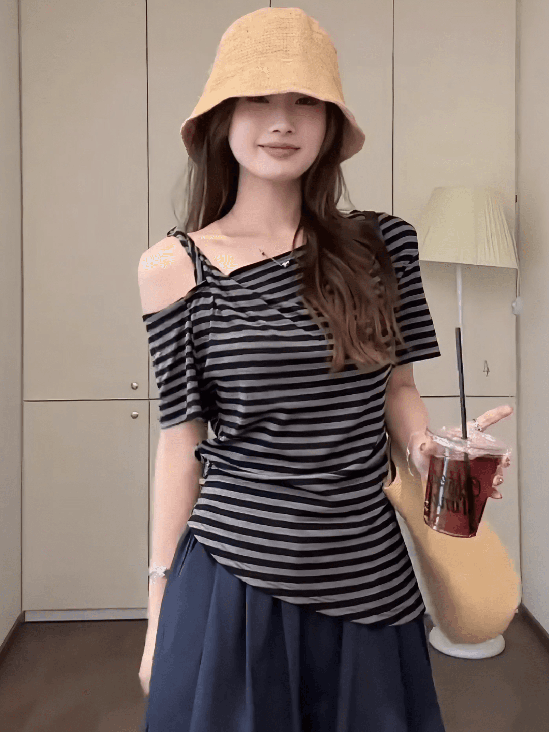 있음 선적 컬러 짜임 기사 한 부서 불규칙 비스듬한 어깨 스트라이프 반팔 티셔츠 여성 여름 디자인 센스 몸매 가꾸기 슬림해 보이는 맨위 상세 이미지 6