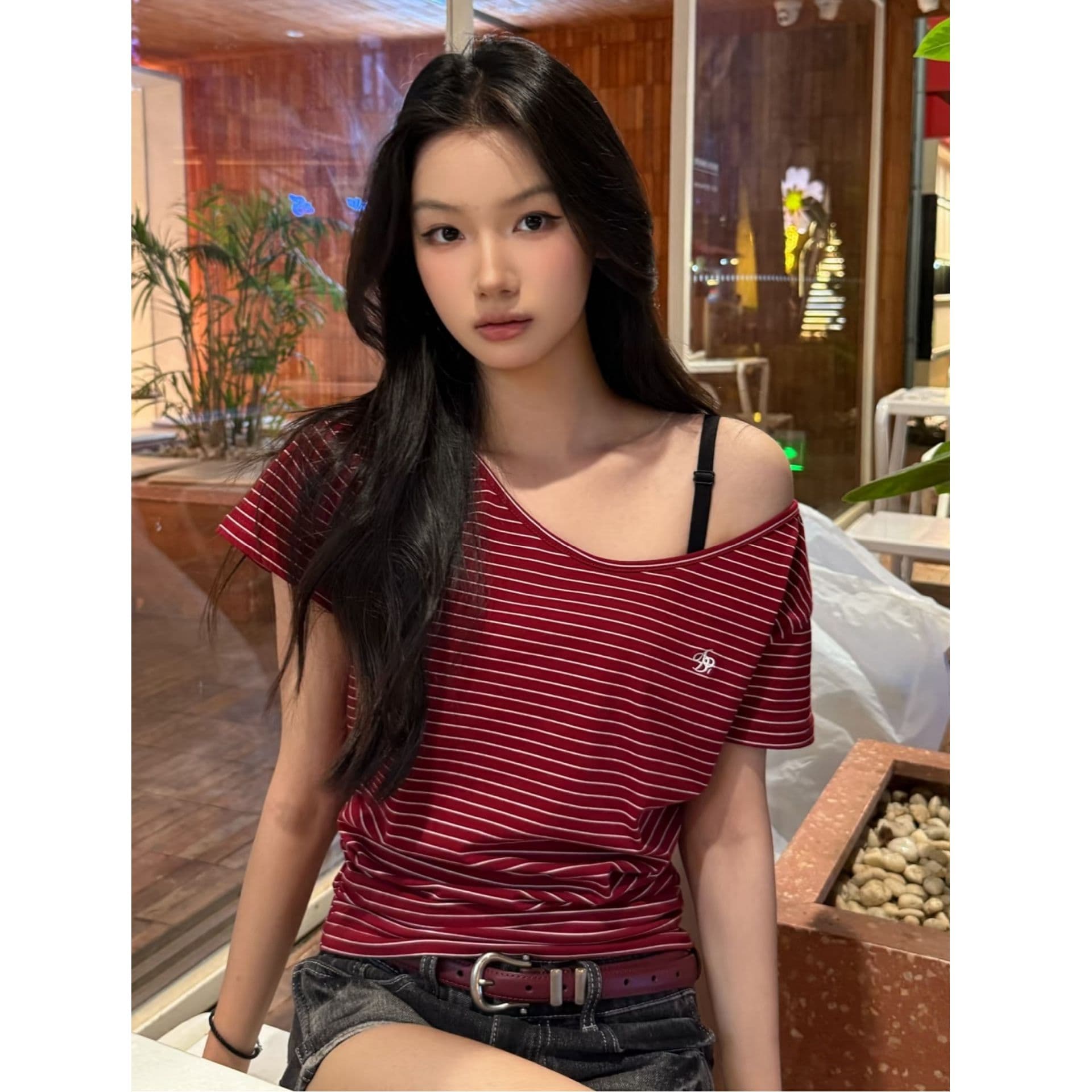 있음 선적 컬러 짜임 기사 아메리칸 핫걸 빨간색 비스듬한 어깨 오프숄더 스트라이프 티셔츠 여성 여름 오프숄더 쇼트 스타일 맨위