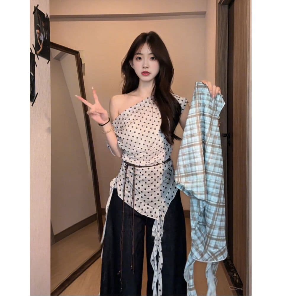 있음 선적 있음 벨트 한 부서 품격 도트 무늬 불규칙 반팔 티셔츠 배색 체크무늬 비스듬한 어깨 의류 여성 여름 이미지 5