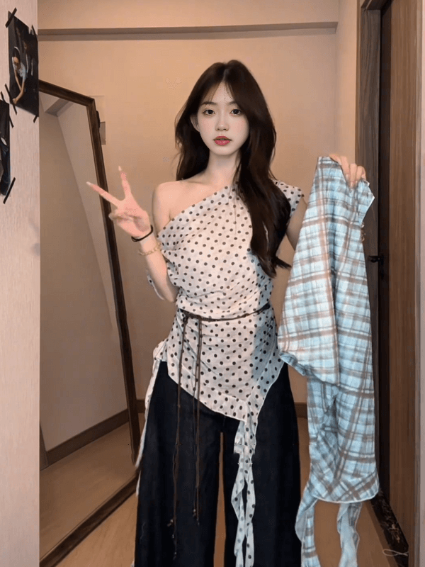 있음 선적 있음 벨트 한 부서 품격 도트 무늬 불규칙 반팔 티셔츠 배색 체크무늬 비스듬한 어깨 의류 여성 여름 상세 이미지 3