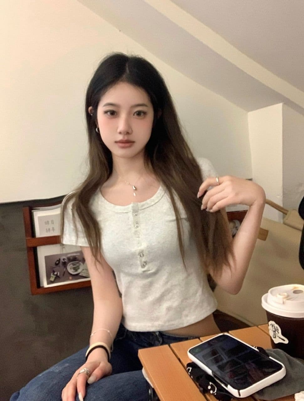 있음 선적 와 사고 방식 회색 미니멀리즘 반 개방 u 칼라 티셔츠 여성 의류 쇼트 스타일 몸매 가꾸기 기본 셔츠 반팔 맨위 상세 이미지 6